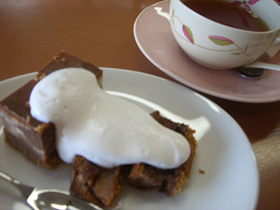 やわらかめにホイップしたクリームを添えて